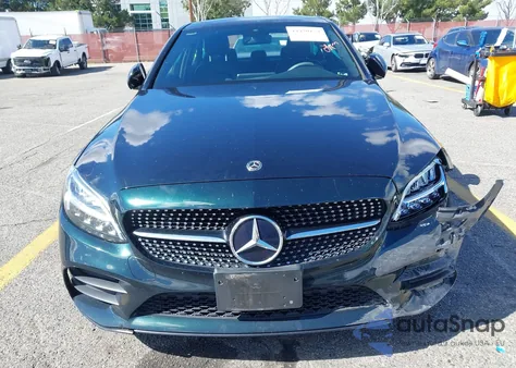 2019 Mercedes-Benz C 300 z USA, uszkodzony, nr VIN 55SWF8DB2KU321544